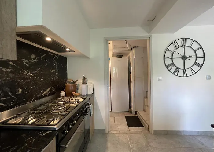 Semesterbostad Maison Mado-lily *