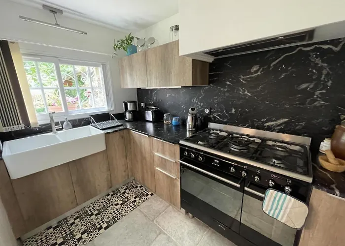 Semesterbostad Maison Mado-lily Bidos